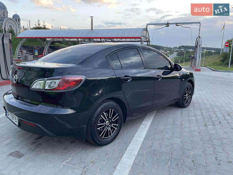 Седан Mazda 3 2010 в Тернополе