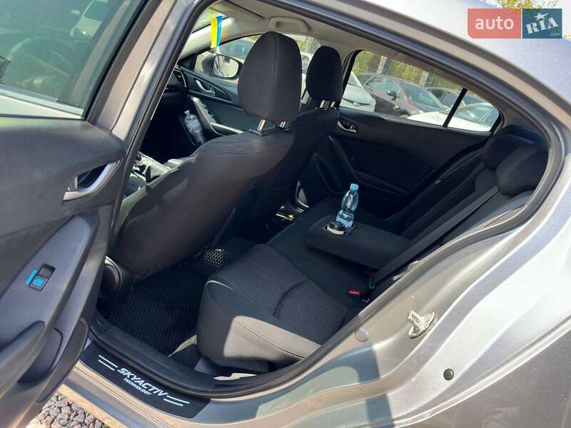 Седан Mazda 3 2016 в Одесі