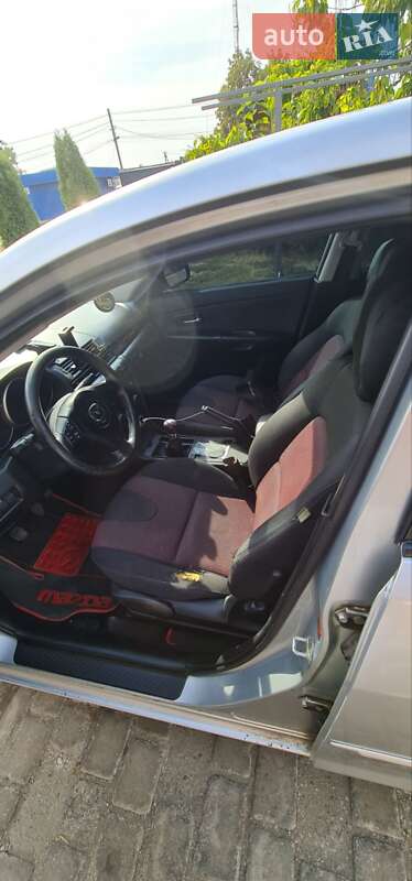 Седан Mazda 3 2004 в Новомосковске