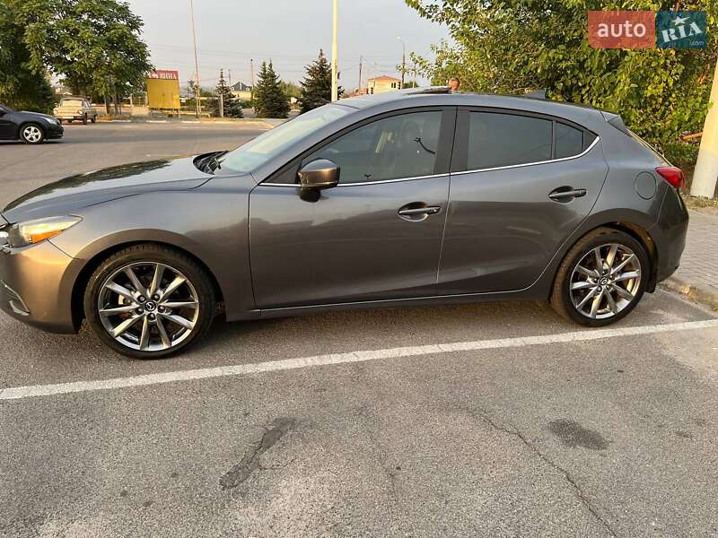 Хэтчбек Mazda 3 2017 в Запорожье