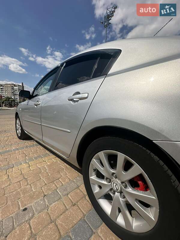 Седан Mazda 3 2007 в Южном