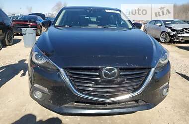 Хэтчбек Mazda 3 2015 в Ужгороде