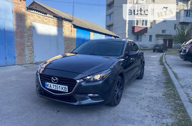 Седан Mazda 3 2017 в Киеве