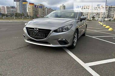 Седан Mazda 3 2015 в Киеве