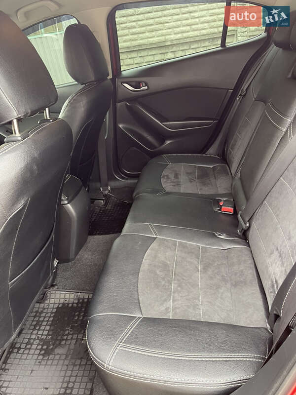 Седан Mazda 3 2015 в Краматорську