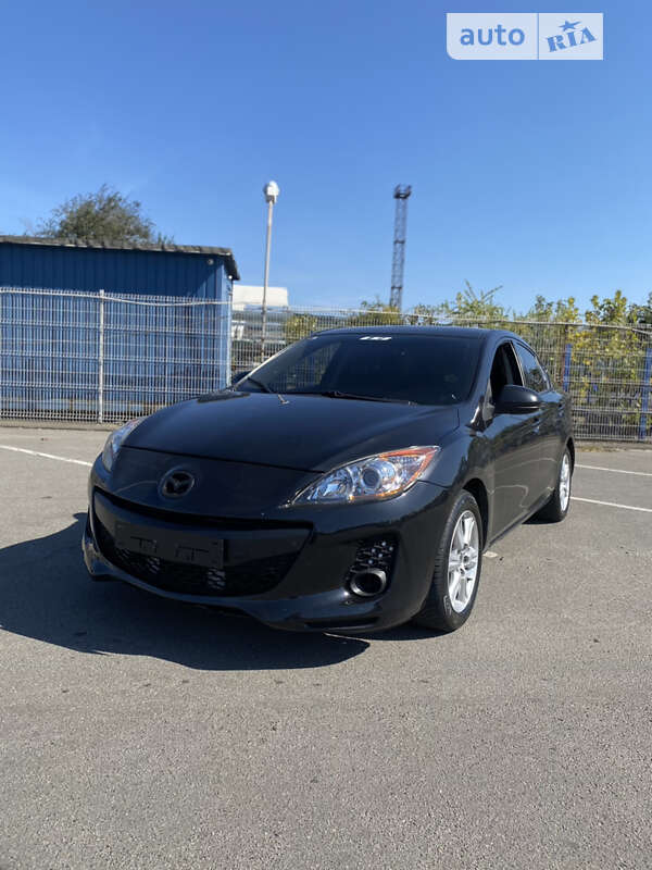 Седан Mazda 3 2013 в Дніпрі