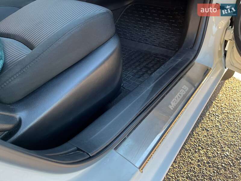 Седан Mazda 3 2014 в Виннице