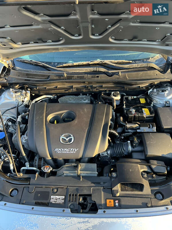 Седан Mazda 3 2016 в Скнилове