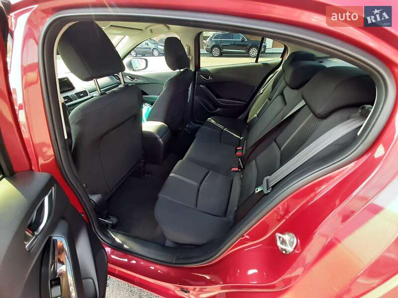 Седан Mazda 3 2016 в Киеве
