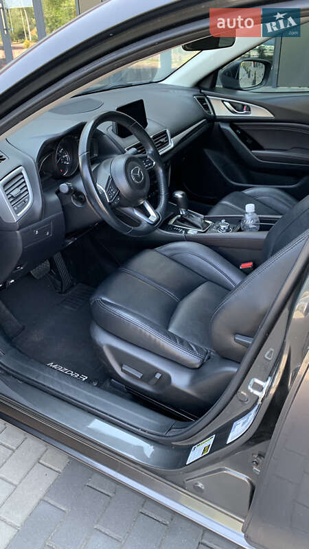 Седан Mazda 3 2017 в Луцьку