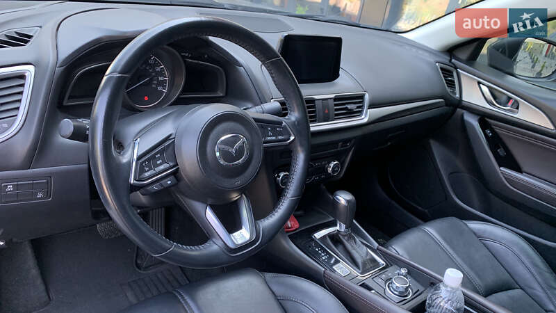 Седан Mazda 3 2017 в Луцьку