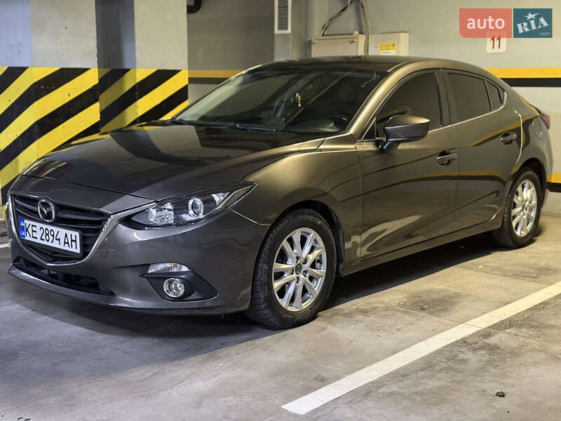 Седан Mazda 3 2016 в Днепре