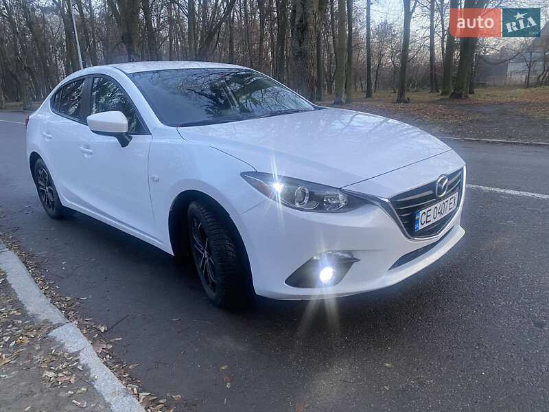 Седан Mazda 3 2016 в Черновцах