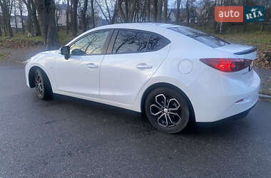 Седан Mazda 3 2016 в Черновцах