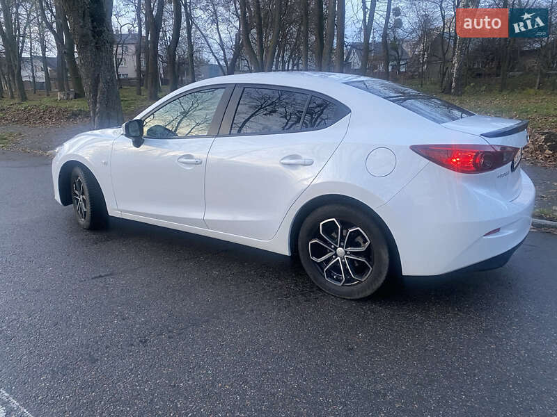 Седан Mazda 3 2016 в Черновцах