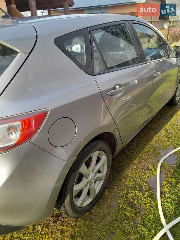 Хэтчбек Mazda 3 2011 в Стрые