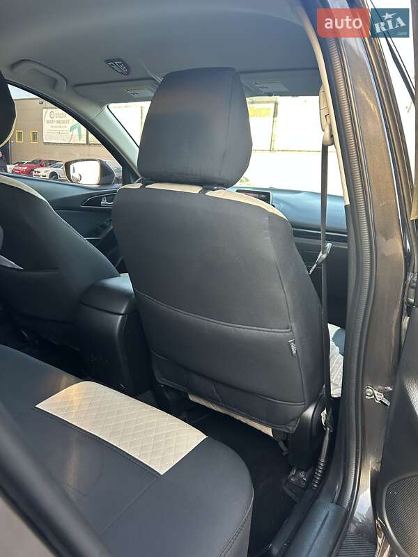 Седан Mazda 3 2013 в Киеве