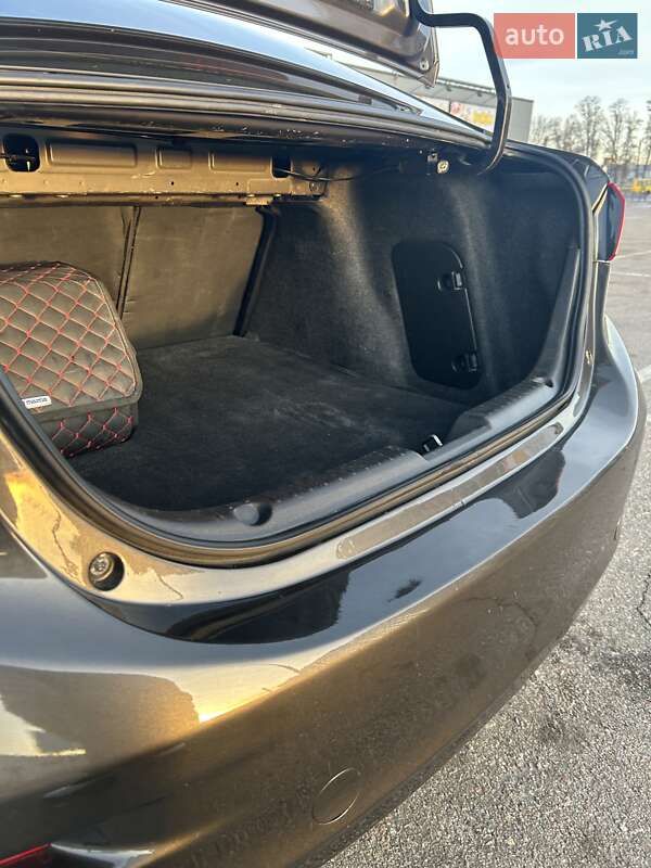Седан Mazda 3 2013 в Киеве