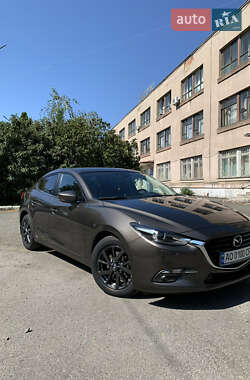 Седан Mazda 3 2016 в Мукачевому