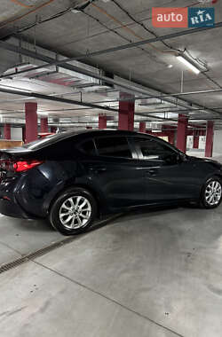 Седан Mazda 3 2014 в Дніпрі