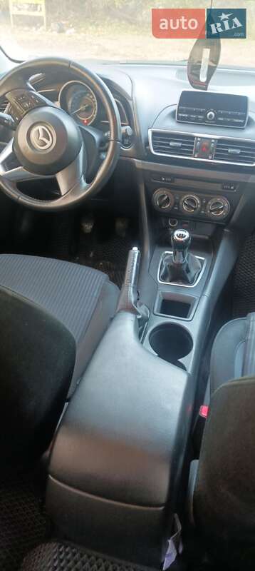 Седан Mazda 3 2015 в Першотравенську