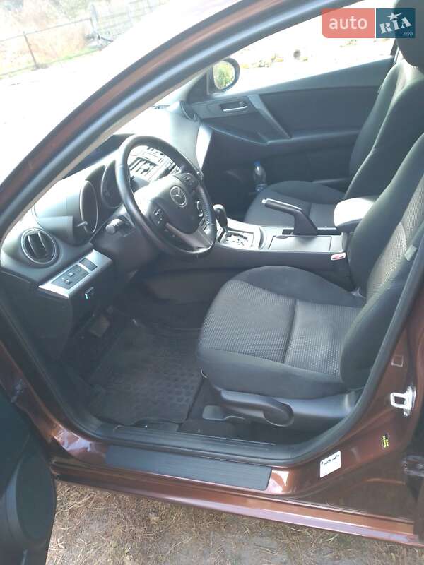 Седан Mazda 3 2011 в Шевченково