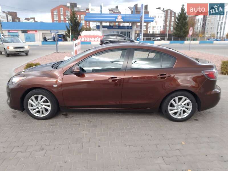 Седан Mazda 3 2011 в Шевченково