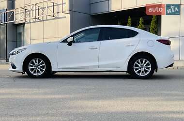 Седан Mazda 3 2015 в Киеве