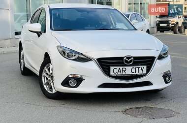 Седан Mazda 3 2015 в Киеве