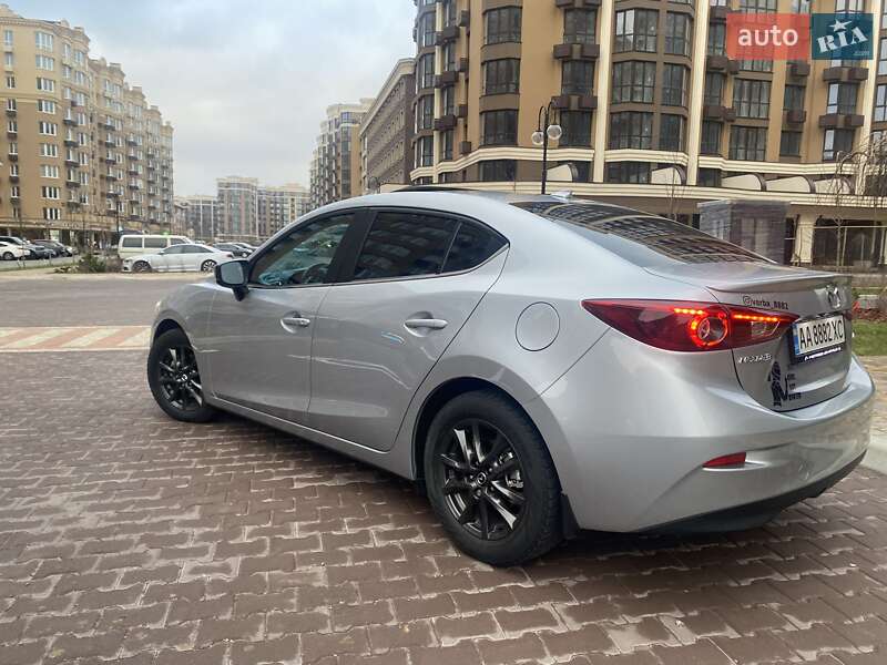 Седан Mazda 3 2016 в Киеве