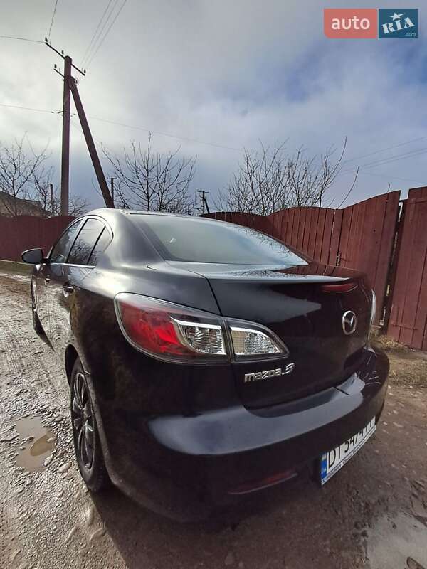Седан Mazda 3 2011 в Ивано-Франковске