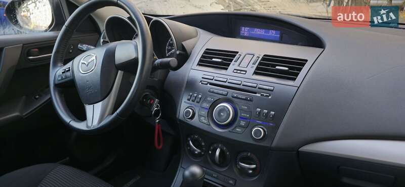 Седан Mazda 3 2011 в Ивано-Франковске