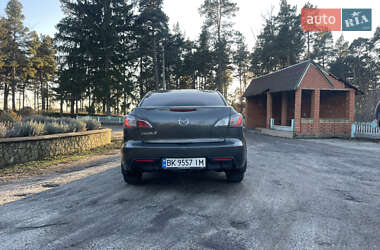 Седан Mazda 3 2011 в Сарнах