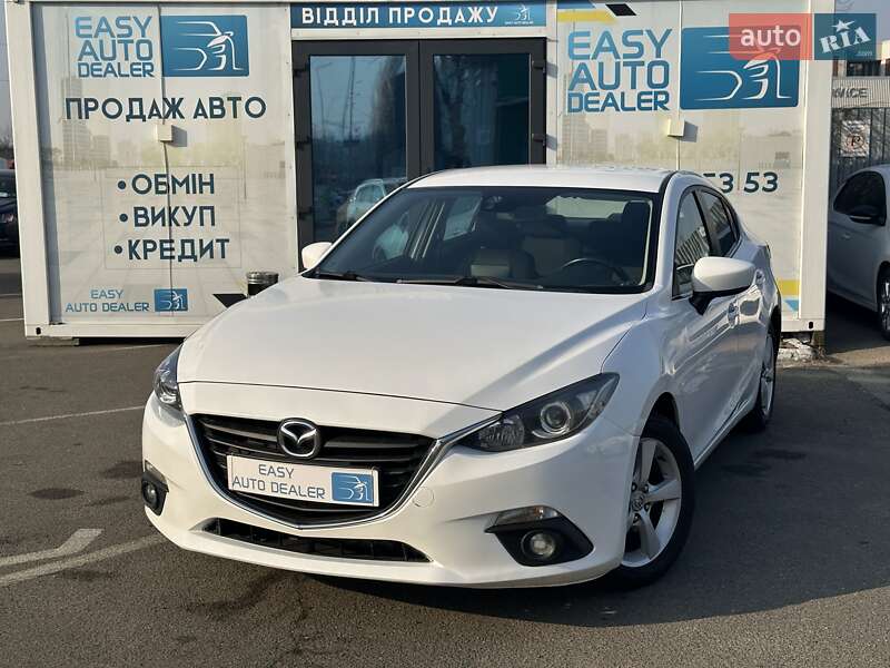 Седан Mazda 3 2015 в Киеве