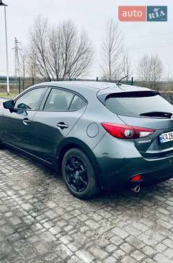 Хэтчбек Mazda 3 2015 в 