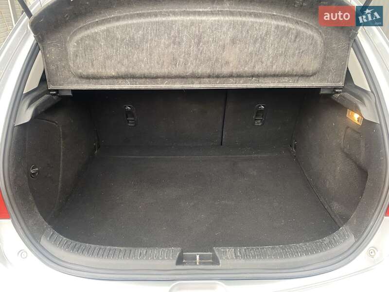 Хэтчбек Mazda 3 2003 в Кутах