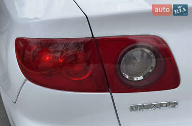 Седан Mazda 3 2004 в 