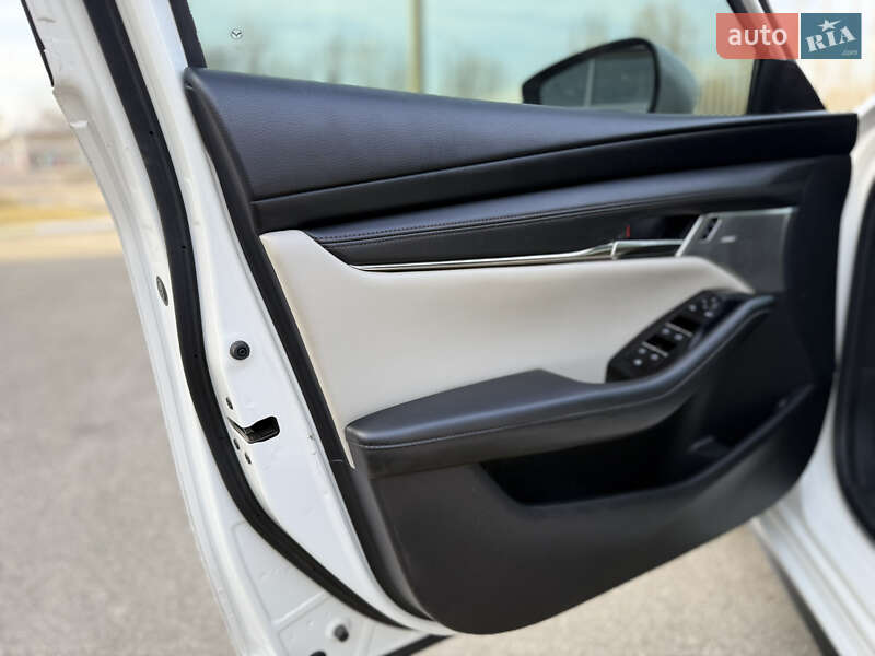 Седан Mazda 3 2019 в Киеве