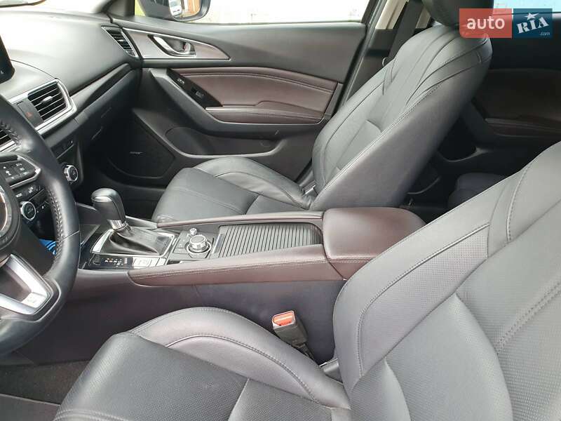 Хетчбек Mazda 3 2017 в Миколаєві