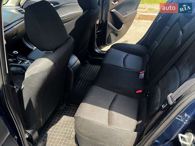 Седан Mazda 3 2015 в Кривому Розі