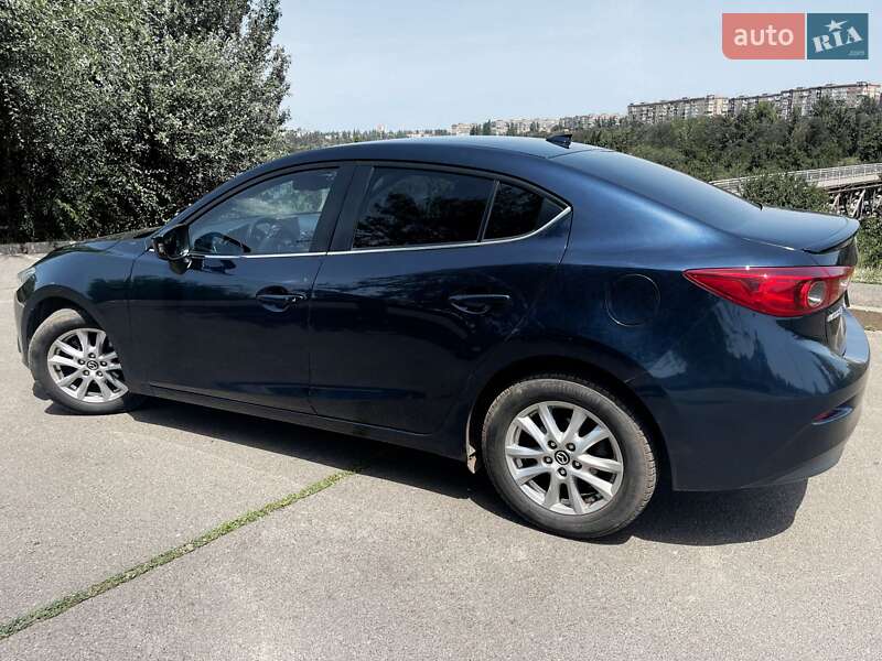 Седан Mazda 3 2015 в Кривому Розі