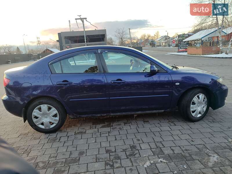 Седан Mazda 3 2004 в Долине