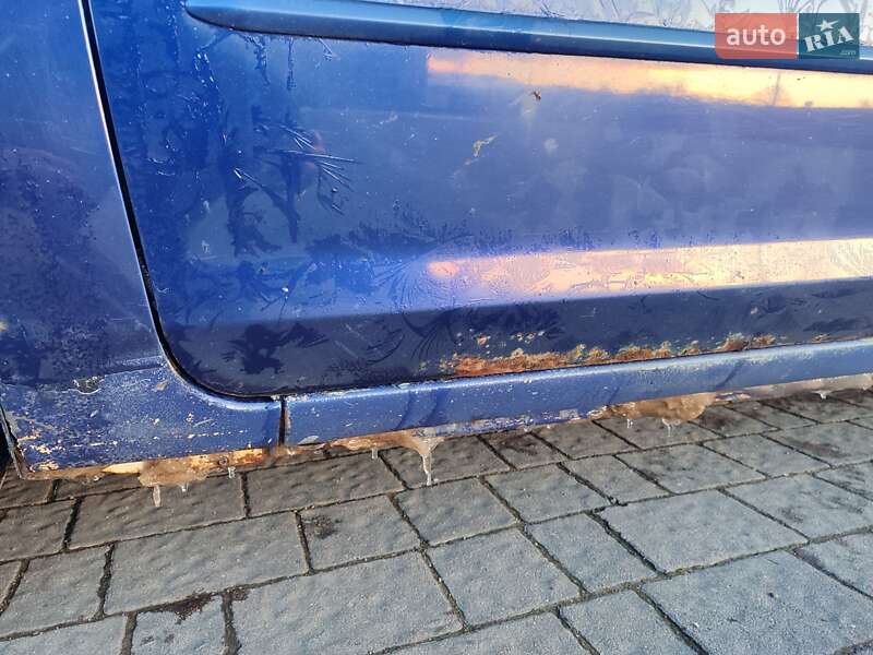 Седан Mazda 3 2004 в Долині