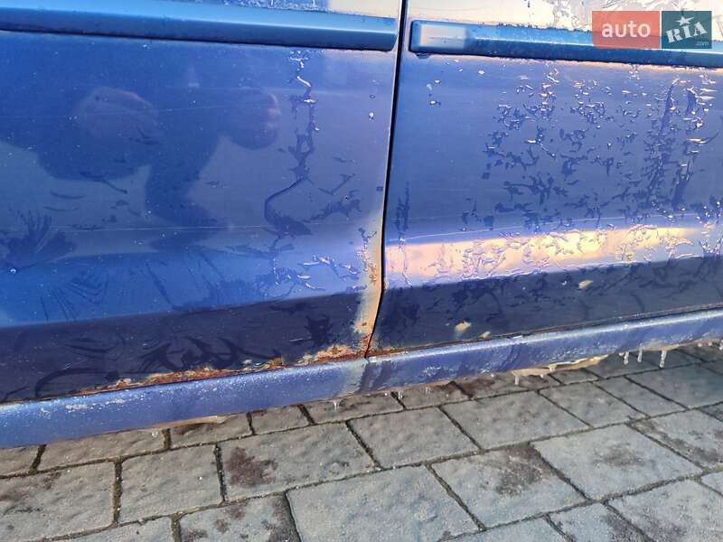 Седан Mazda 3 2004 в Долине