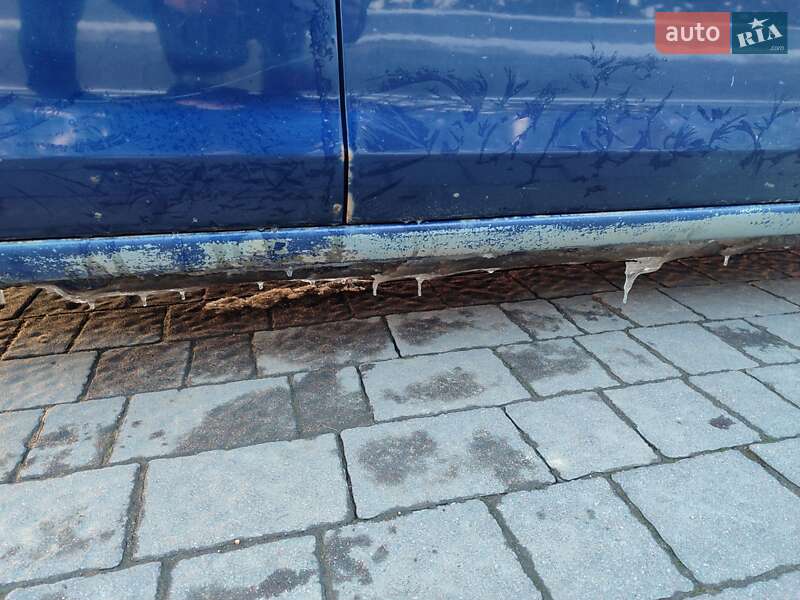 Седан Mazda 3 2004 в Долині