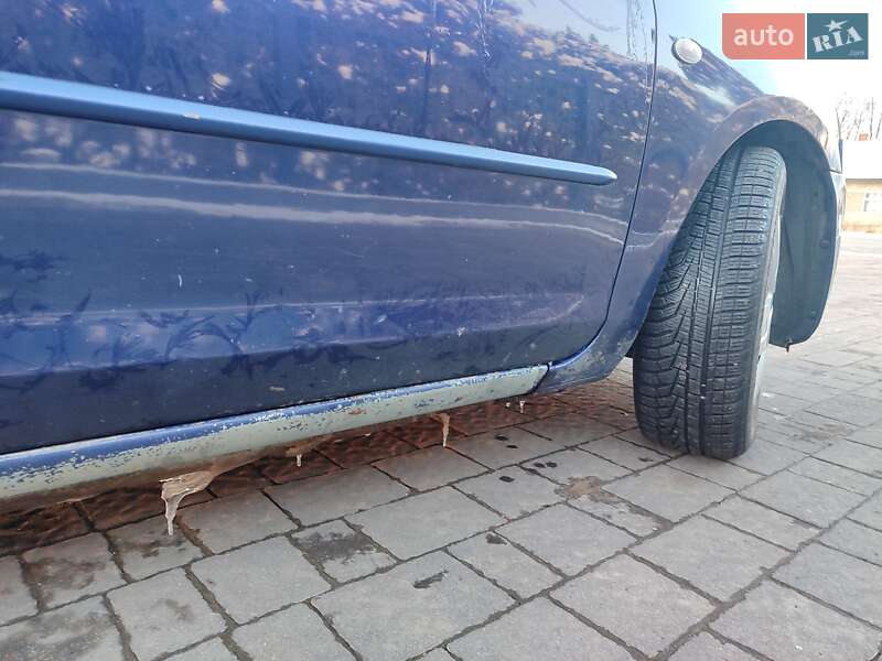 Седан Mazda 3 2004 в Долині
