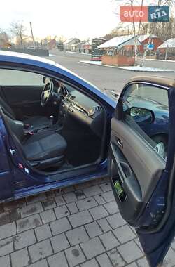 Седан Mazda 3 2004 в Долині