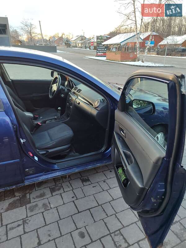 Седан Mazda 3 2004 в Долині