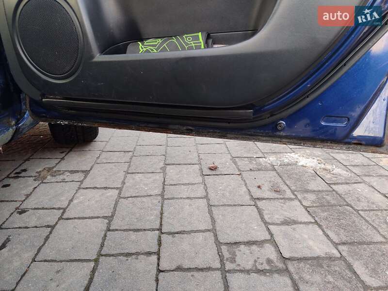 Седан Mazda 3 2004 в Долині