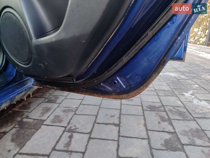 Седан Mazda 3 2004 в Долине